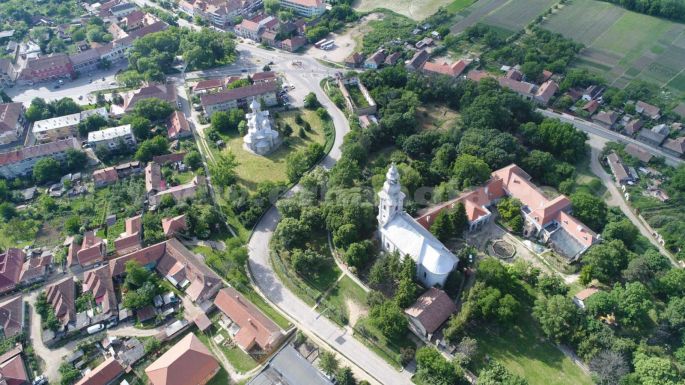 Hangos eredményváró Székelyhídon, a szoros pártharc az utcára „űzte” az embereket