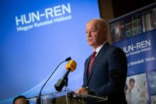 Váratlanul lemondott Csák János, Magyarország kulturális és innovációs minisztere