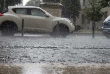 Míg az ország déli részén kánikula van, Székelyföldön ismét lecsap a vihar