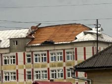 Máramaros megye: a szél leszakította a magyarláposi kórház tetejének egy részét