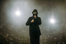 Újabb európai turnéra indul Azahriah, ám előtte a csíkszeredai közönség is bulizhat a legnépszerűbb slágerekre