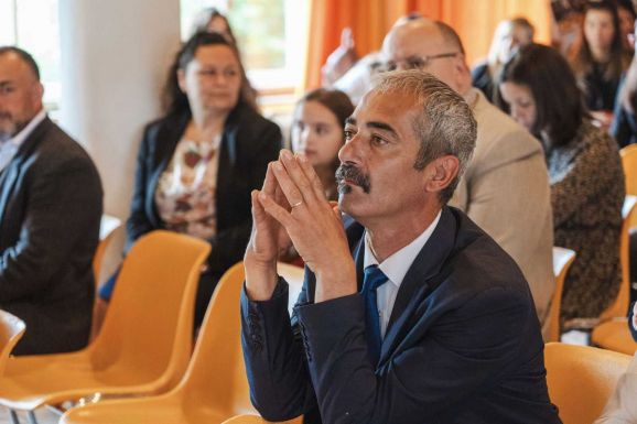 Lemond mandátuma hátralévő részéről Illyefalva polgármestere, miután elvesztette a választásokat