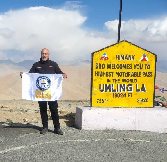 Megvan az új Guinness-rekord – Thurzó Zoltán az Umling La Pass-on zongorázott