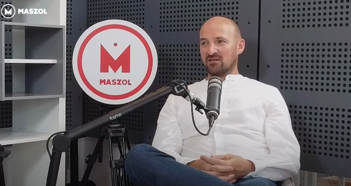 Mi fér bele egy kávéba? Bánffy Farkassal beszélgetünk szombaton 11 órától a Maszol YouTube-csatornáján