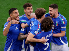 Villámgyors albán gól írt Eb-történelmet, de a három pont a címvédőé lett