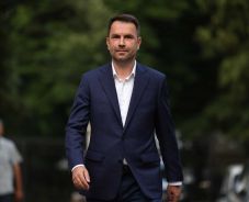 Tülekedés van a pártelnöki tisztségért