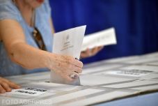 Az USR felszólítja a kormánypártok vezetőit, hogy fogadják el a szavazatok újraszámlálását a problémás szavazókörzeteknél