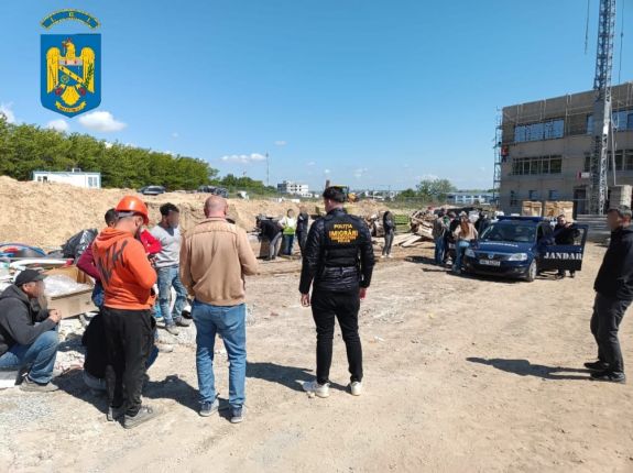 Ázsiaiakat és afrikaiakat toloncoltak haza – a kolozsvári reptérről indultak (VIDEÓ)