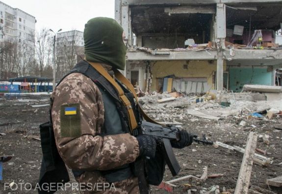 Katonai kiképzést rendelt el Zelenszkij az ukrán középiskolákban és egyetemeken