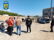 Ázsiaiakat és afrikaiakat toloncoltak haza – a kolozsvári reptérről indultak (VIDEÓ) 