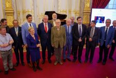 Baráti közösségben ünnepelték a 85. éves Várady Tibort