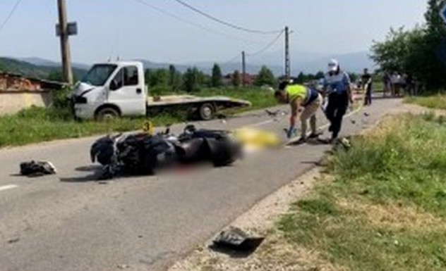 Furgonnal ütközött, hiába próbálták újraéleszteni a motorost