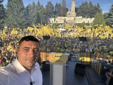 A Fidesz az AUR miatt nem csatlakozik a konzervatívok EP-csoportjához