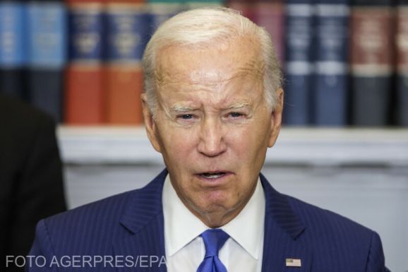 Tömeges amnesztiával kompenzál a menekültek ellen két hete még harciaskodó Biden