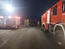 Baleset a Bányabükk - Apahida körgyűrűn: felborult egy bitument szállító tartálykocsi.