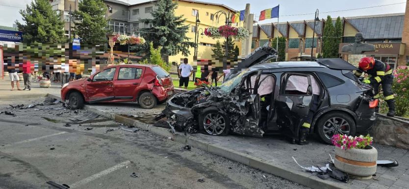 Teherautó és két személygépkocsi ütközött Gyalu központjában – két gyerek megsérült