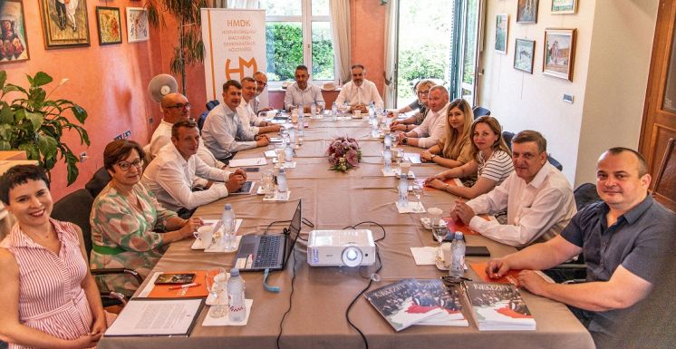 Nemzetpolitikai kerekasztal: közös nyilatkozatot fogadtak el Fiumei Fórum résztvevői