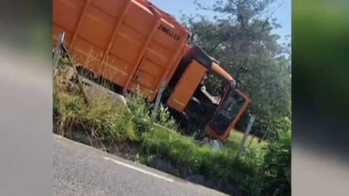 Máramaros megye: menet közben kiugrott a szemeteskocsiból, nem élte túl