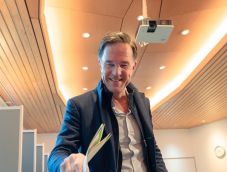 Eldöntötték: Mark Rutte a következő NATO főtitkár