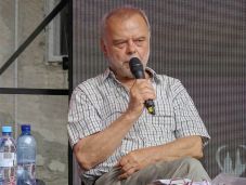 Kenéz Ferenc: „Most, hogy itt ülök, úgy érzem, mégiscsak van föld a talpam alatt”