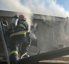 Kigyulladt egy épületegyüttes – a nagy füst miatt Ro-Alert üzenetet adtak ki