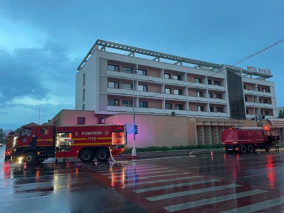 Kigyulladt egy szálloda – tizenkét turistát kimenekítettek
