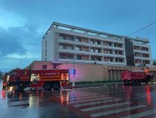 Kigyulladt egy szálloda – tizenkét turistát kimenekítettek