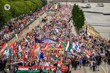 Kiszúrta a székely zászlókat a román sajtó a budapesti Békemeneten
