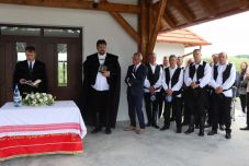 Ravatalozót épített a helyi gyülekezet Magyarkecelben