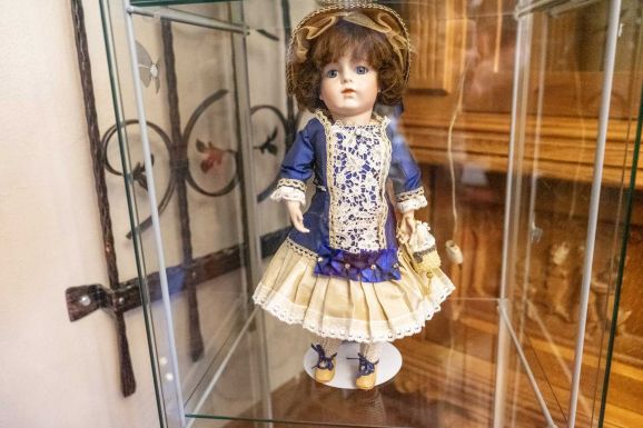 Akár fél évig is tarthat egy porcelánbaba elkészítése – Interjú Lucia Meirosu Skjevik babakészítővel