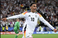 Hosszúra nyúlt első félidő után őrölték fel a németek a dánokat, bejutottak a legjobb nyolc közé