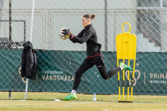 Fiúk lövésein edződött, jövőre megcélozná az első helyet az FK Csíkszeredával Tankó Réka (INTERJÚ)