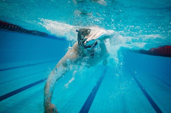 Újra Swimathont szerveznek Marosvásárhelyen, úszással gyűjthetnek támogatást a jelentkezők