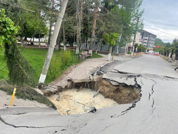 Földtani elemzést kérmek a beomlott utca területén