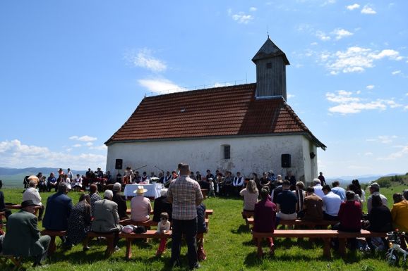 Felcsíki feltöltődés – a csíkrákosi Bogát-hegyi kápolna búcsúján jártunk