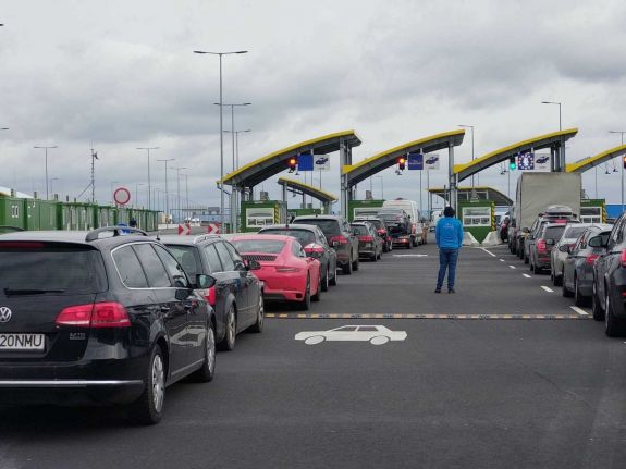 Másfél milliónál többen lépték át a határt a hosszú hétvégén