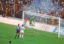 A vállon lőtt német és a normális ország mítosza