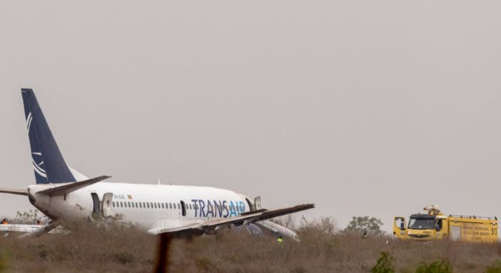 Letért a felszállópályáról és kigyulladt egy utasszállító