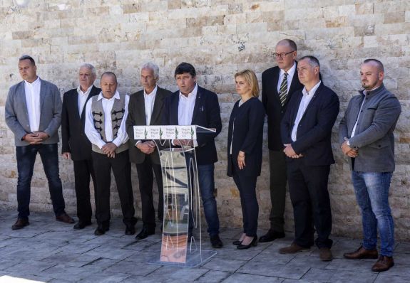 Bemutatkozott az MPE Kézdivásárhelyen, a román pártok is színt vallottak