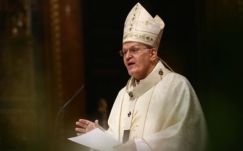 Bukarestben bérmált magyar fiatalokat Erdő Péter bíboros