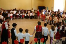 Kör, kör, ki játszik? – Vajasdon találkoztak a Fehér megyei magyar óvodások