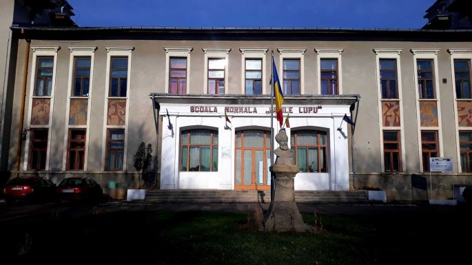 Lőszerraktárt találtak az iskola szomszédságában, kiköltöztették a diákokat