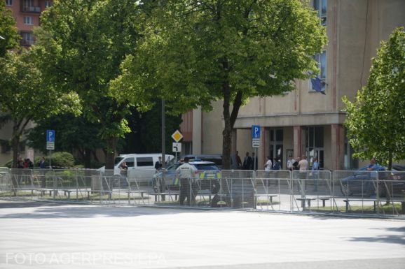 Merénylet Szlovákiában: megerősítik a parlament és a képviselők védelmét
