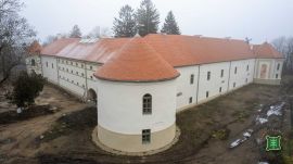 Nyílt napokkal és családi piknikkel várja a hétvégén a látogatókat a felújított gyalui várkastély