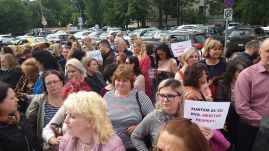 Újra spontán sztrájkba léptek a kormányalkalmazottak