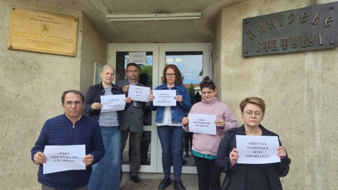 Spontán tiltakozásba kezdtek a Maros Megyei Levéltár alkalmazottjai 