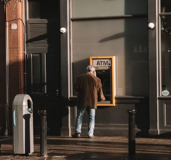Hazahozták a szökevényt, aki mindenestől elemelt egy bankautomatát