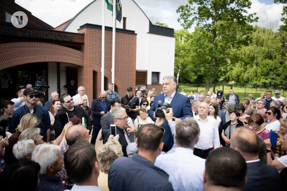 Orbán: Nem indokolatlan összefüggésbe hozni a Fico elleni merényletet a háborúval