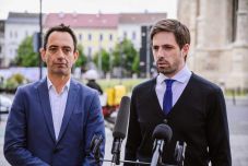 A béke, egy vállalkozáspárti EU, a magyarság megvédése az AUR-tól – a 2024-es választások tétjéről beszélt Magyar Levente és Csoma Botond