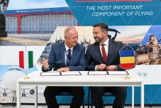 Magyar-román együttműködési megállapodást kötöttek repülőgép-karbantartásra